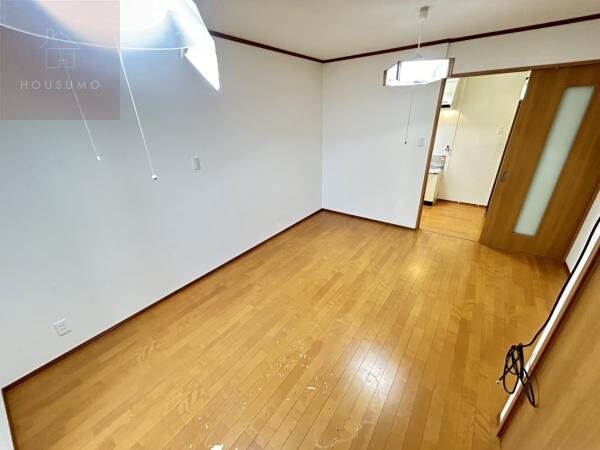 物件内観写真21　(広々とした洋室です)