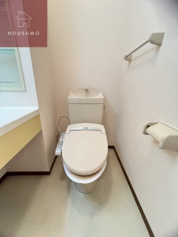 トイレ(落ち着いた色調のトイレです)