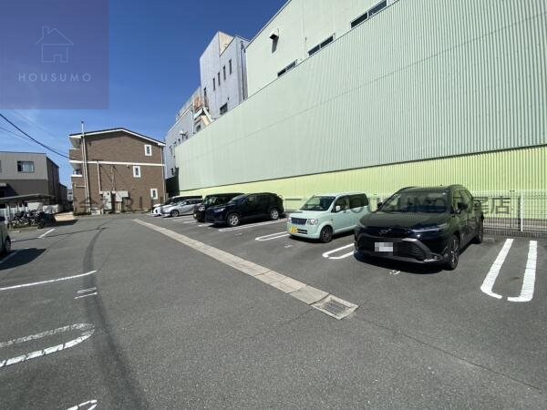 物件外観写真2　(駐車場があります)