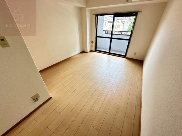 物件内観写真4　(使いやすい居間です)