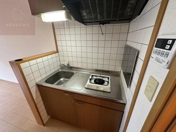 物件内観写真5　(コンパクトなキッチンで掃除もラクラク)