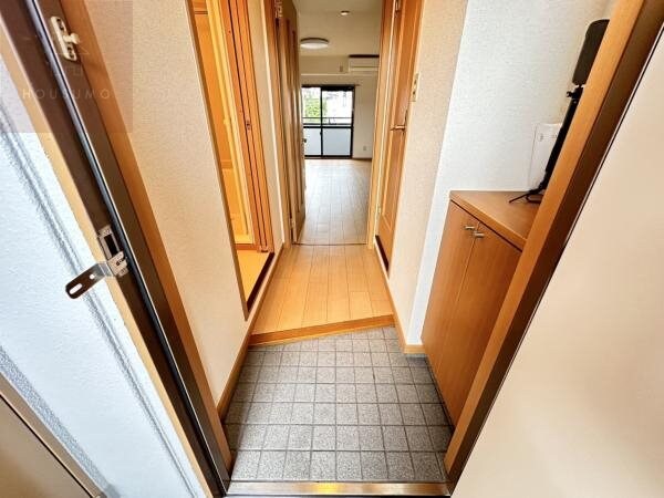 物件内観写真9　(シンプルで使いやすい玄関です)