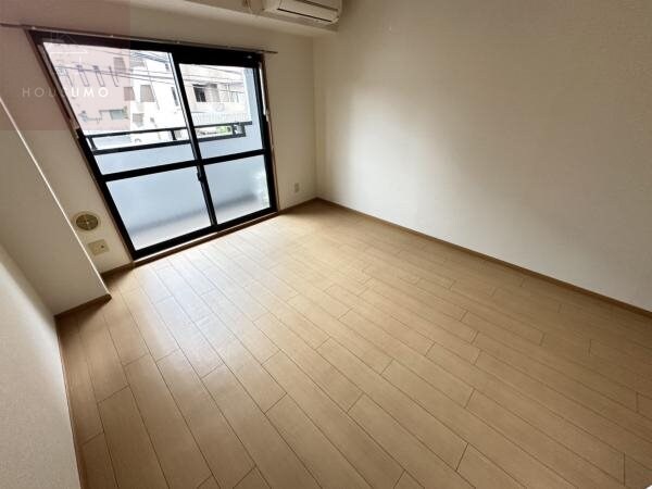 物件内観写真21　(広々とした洋室です)