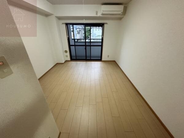 物件内観写真23　(広々とした洋室です)