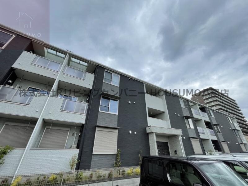 物件外観写真1　(落ち着いた雰囲気の外観です)