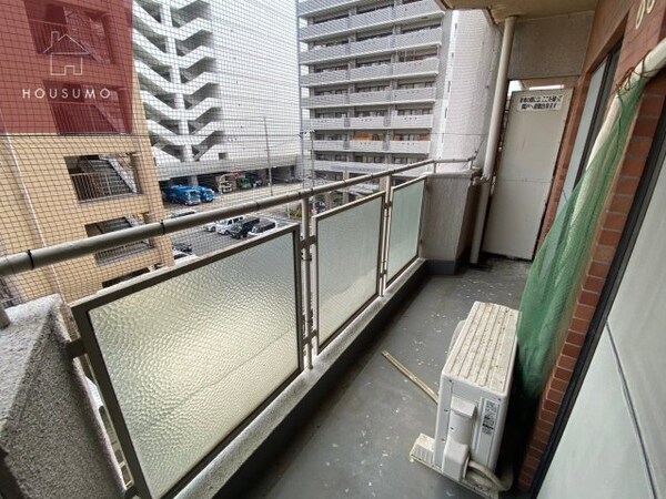 バルコニー(外からの目が気にならないバルコニーで洗濯物が干せます)