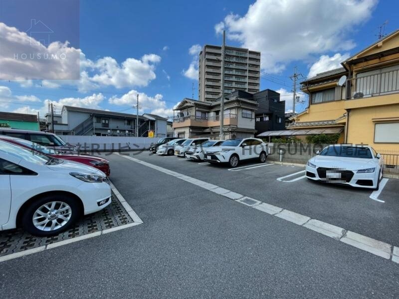 物件外観写真3　(駐車場に車を止められます)