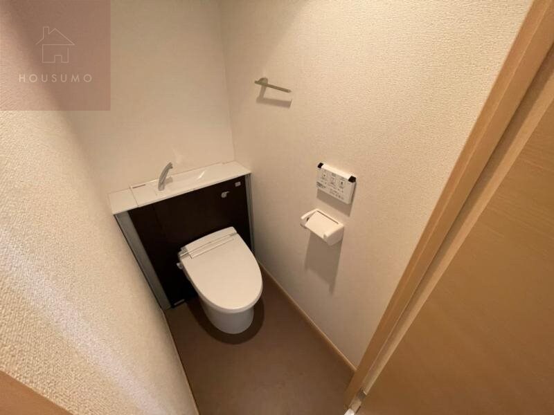 物件内観写真9　(コンパクトで使いやすいトイレです)