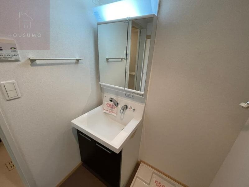 物件内観写真19　(使いやすい独立洗面台です)