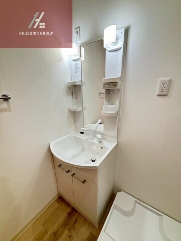 物件内観写真16　(独立洗面台で身支度をすべて済ませてしまいましょう)