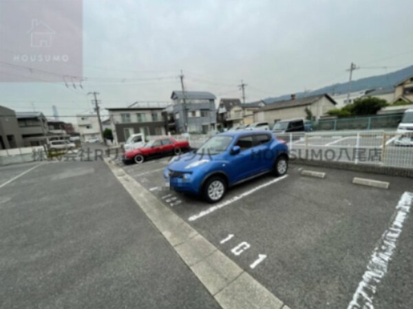 駐車場(駐車場があるので、車を買う予定の方も安心です)