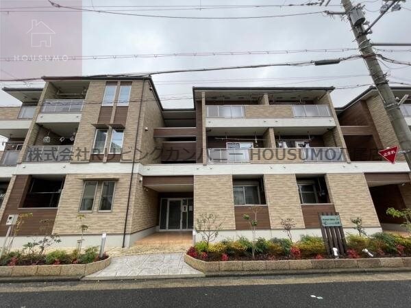 物件外観写真4　(落ち着いた雰囲気の外観です)