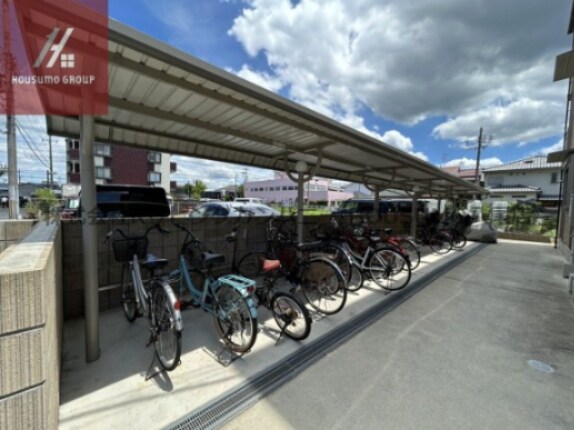 物件内観写真15　(落ち着いたエントランスです)