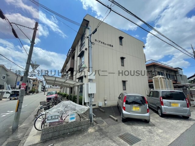 物件外観写真2　(駐車スペースもあります)