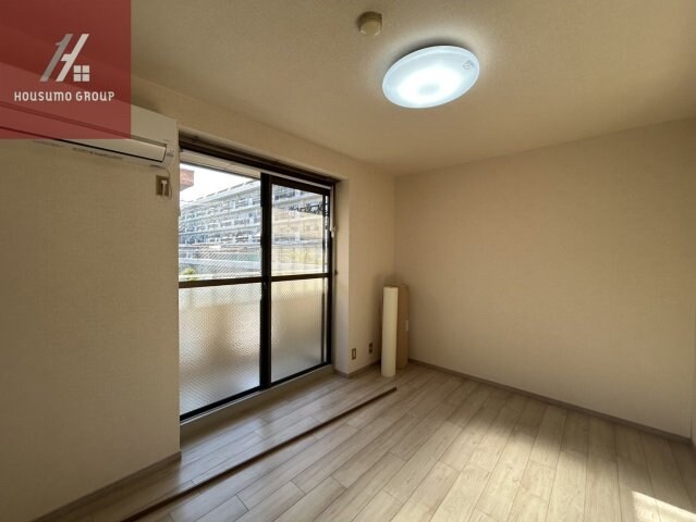 物件内観写真7　(使い勝手のいい寝室です)