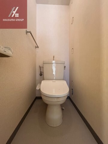 物件内観写真8　(ゆったりとした空間のトイレです)