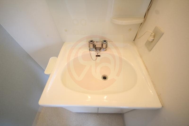 物件内観写真19　(明るい洗面所です)