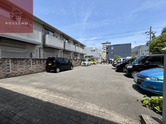 物件外観写真2　(駐車場です)