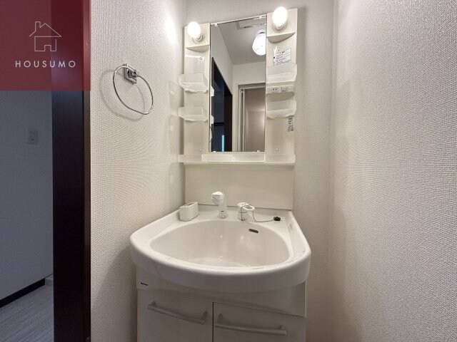 物件内観写真11　(使いやすい独立洗面台です)
