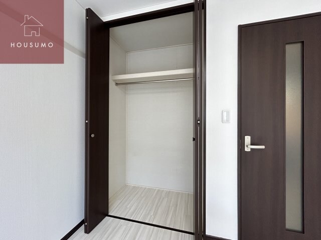 物件内観写真17　(たっぷりとした収納スペースです)