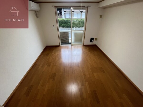 居室(使いやすいリビングです)