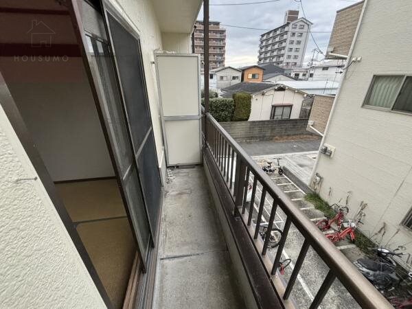 物件内観写真11　(開放的で明るい空間を演出してくれるバルコニーです)