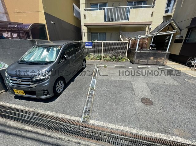 物件外観写真3　(駐車スペースもあります)