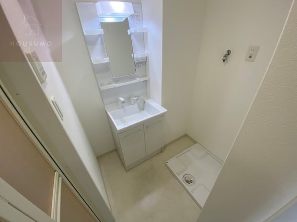 洗面・脱衣所(落ち着いた色調のトイレです)