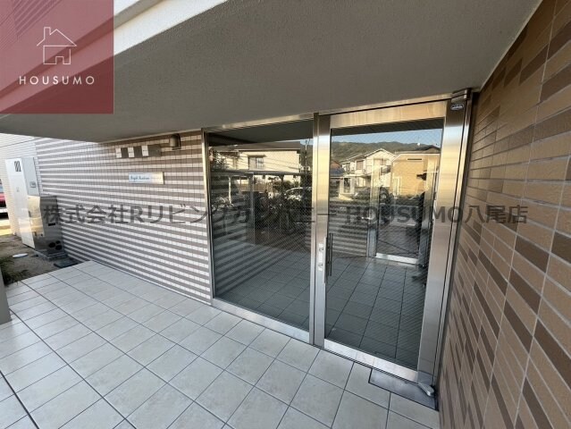 物件外観写真2　(エントランスです)