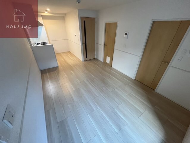 物件内観写真5　(こちらの居間で趣味の時間をお楽しみください)