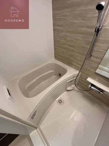 物件内観写真7　(日々の疲れを癒すお風呂付です)