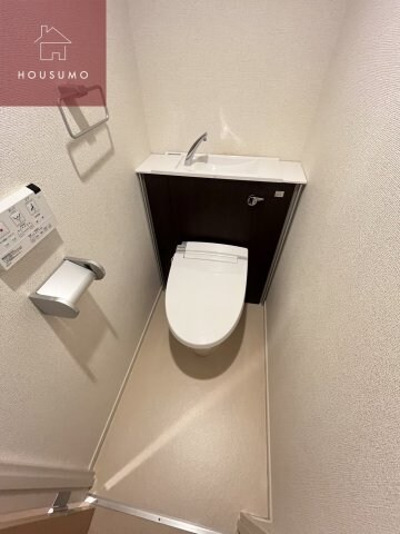 物件内観写真9　(シンプルで使いやすいトイレです)