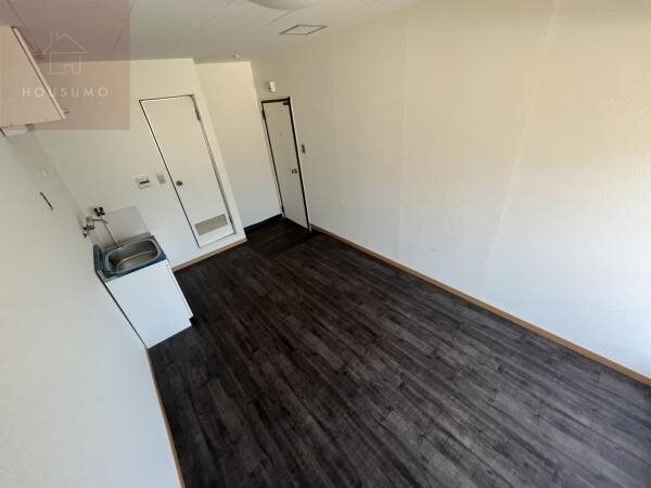 物件内観写真19　(落ち着いた色調の寝室です)