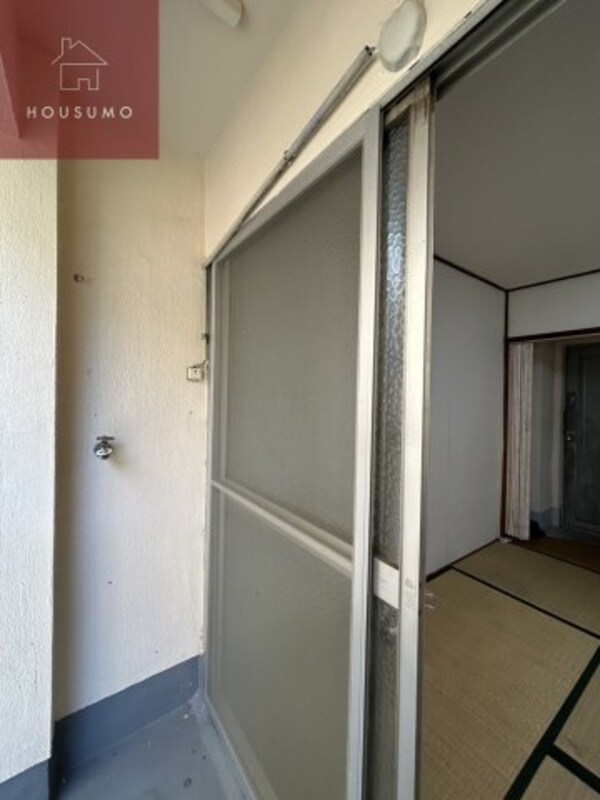 バルコニー(広々としたバルコニーです)