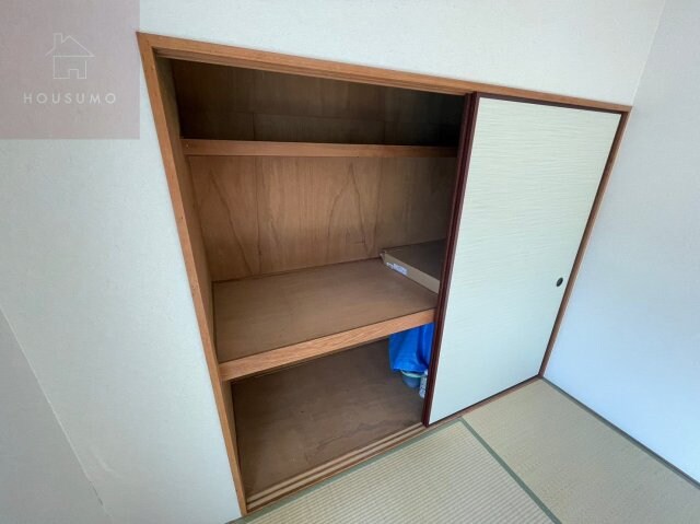 物件内観写真23　(大きなスペースがあり、収納には困りません)