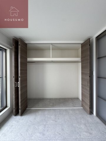 物件内観写真11　(大きなスペースがあり、収納には困りません)