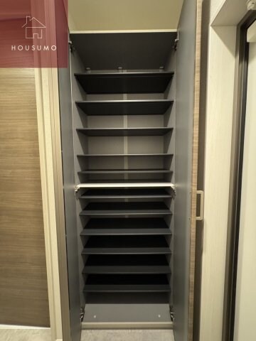 物件内観写真19　(小物を収納するのに便利です)