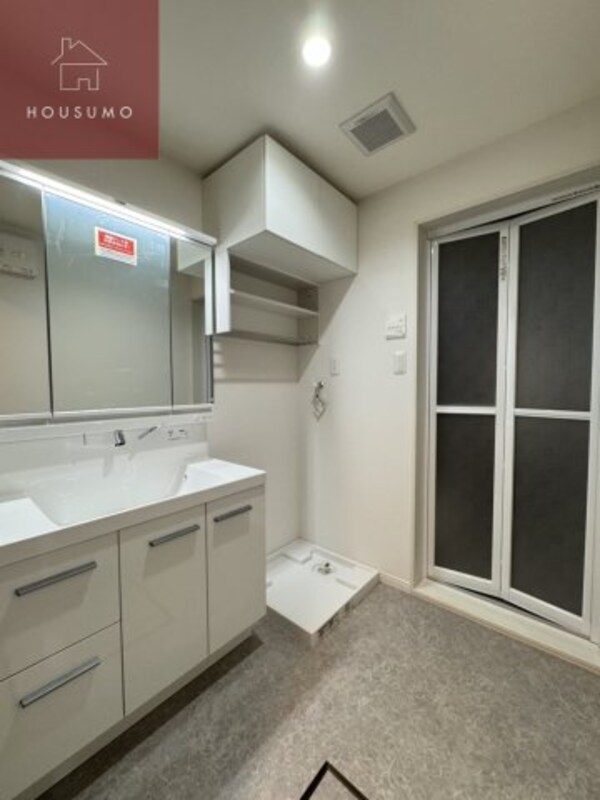 洗面・脱衣所(ゆったりとスペースのある洗面所)