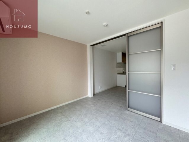 物件内観写真14　(子供のお昼寝に使えるお部屋です)