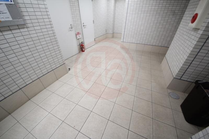 物件外観写真3　(ゆとりのあるロビーです)