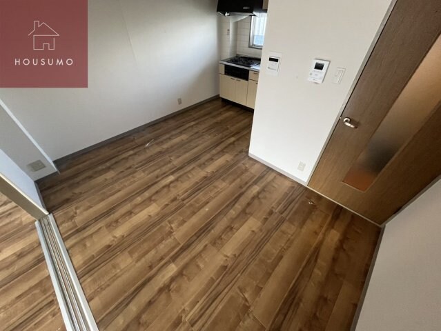 物件内観写真6　(ゆったり過ごせる居間です)