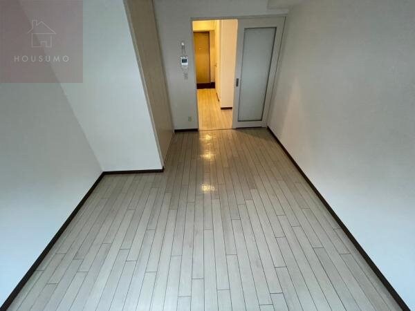 物件内観写真25　(落ち着いた色調の洋室です)