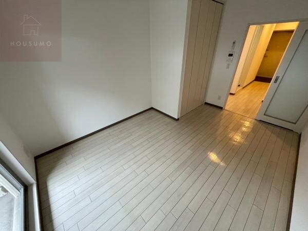 物件内観写真27　(落ち着いた色調の洋室です)