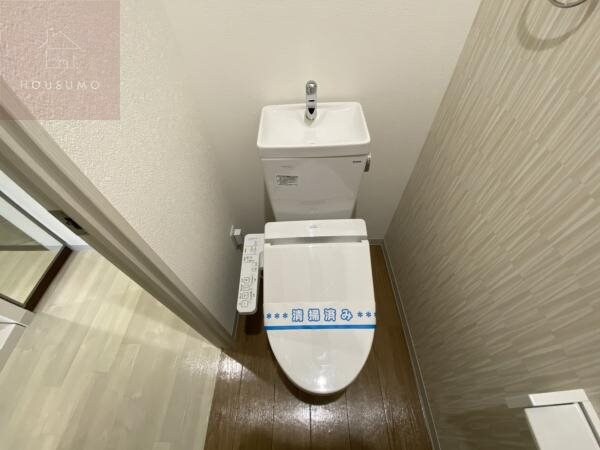 物件内観写真7　(ゆったりとした空間のトイレです)