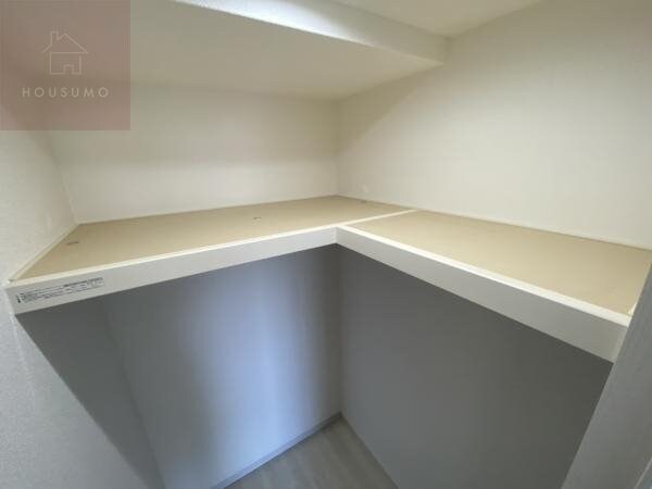 物件内観写真25　(大きなスペースがあり、収納には困りません)