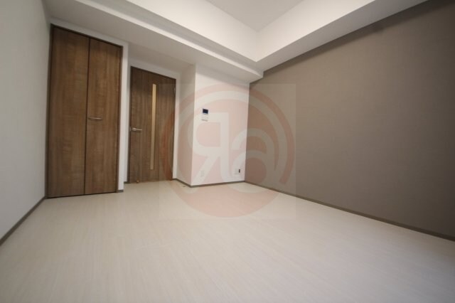 物件内観写真13　(開放的な寝室です)