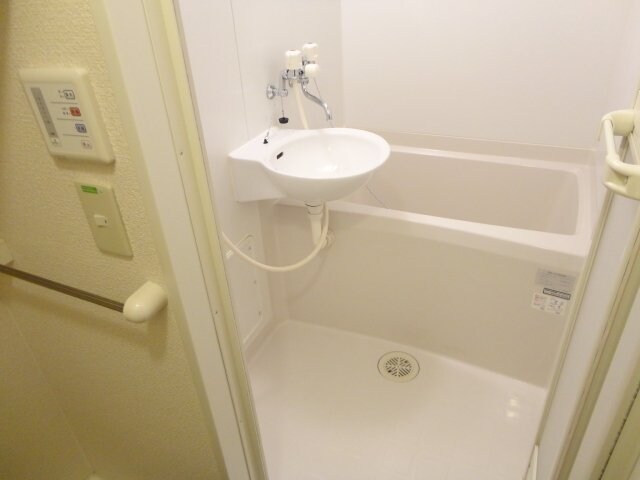 物件内観写真8　(浴室乾燥機付)