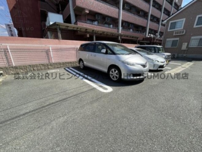 物件外観写真2　(駐車場があります)