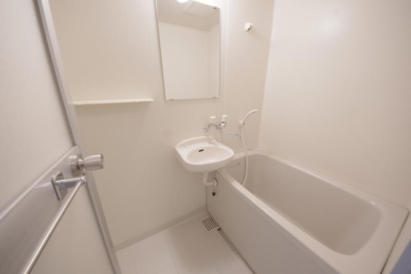 物件内観写真7　(日々の暮らしに欠かせないお風呂です)