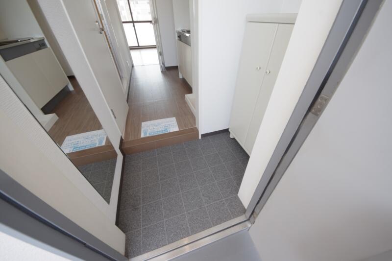 物件内観写真10　(きれいな玄関です)